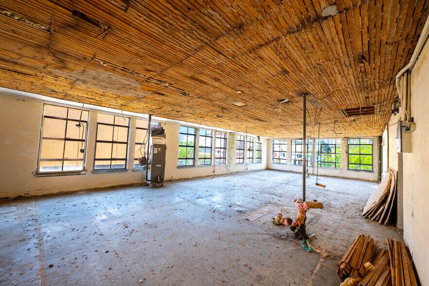 More Photos Of 244-252 Broad St, Kingsport Storefront Retail Office For Sale
