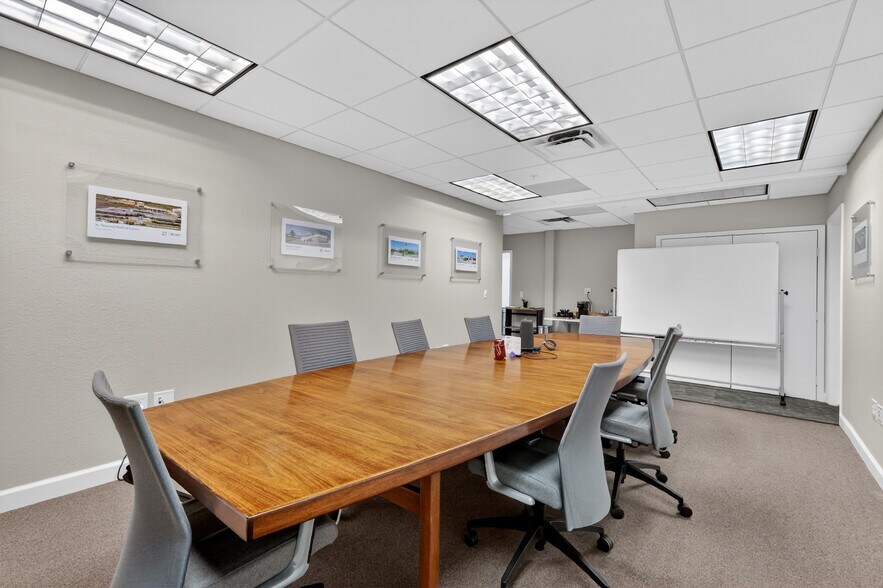 More Photos Of 2721 Pemberton Dr, Apopka Warehouse For Lease