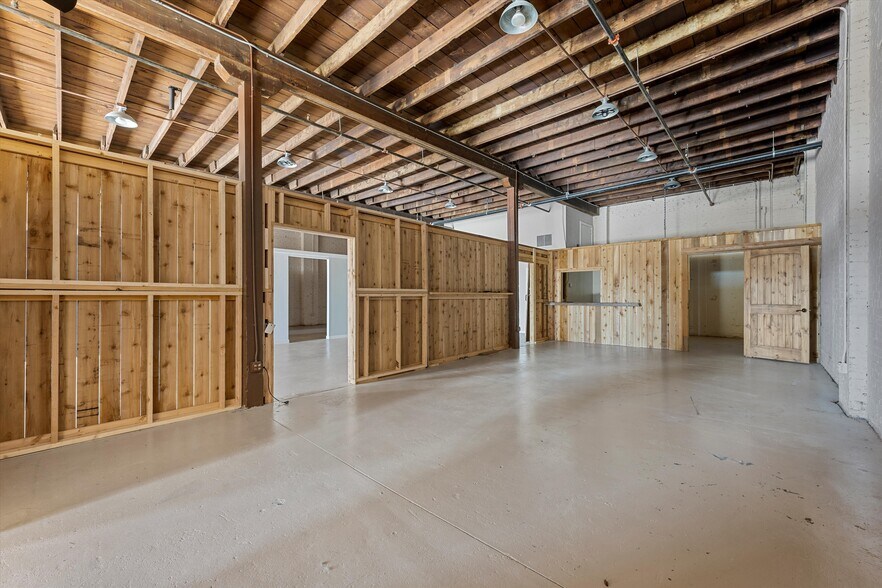More Photos Of 928-1002 Austin Ave, Waco Storefront For Lease