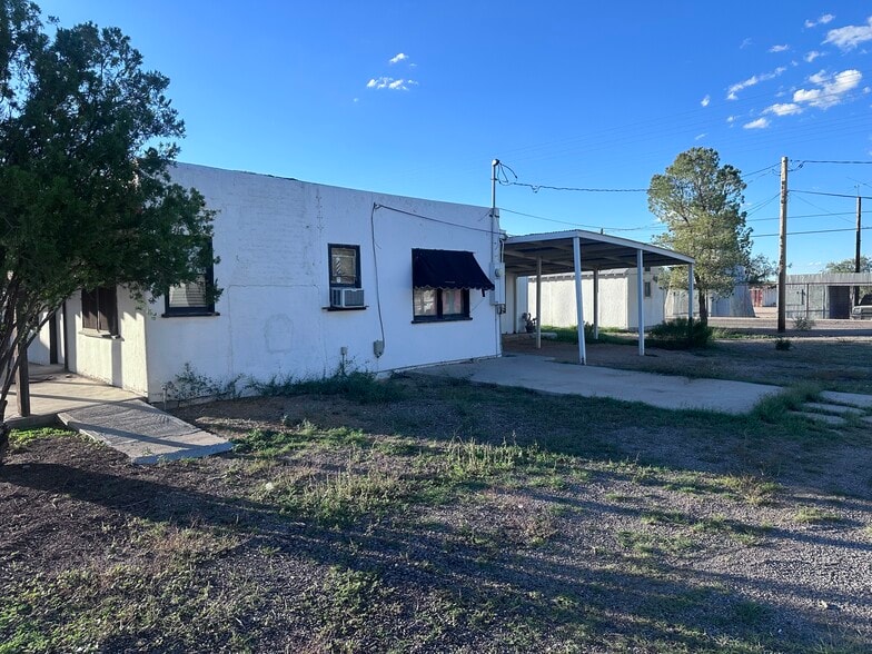 More Photos Of 860 W 4th St, Benson Flex For Sale