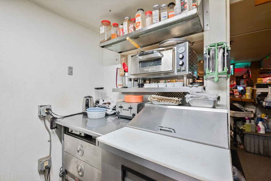 More Photos Of 1107 Pacific Ave N, Kelso Restaurant For Sale