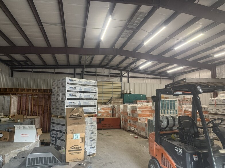 More Photos Of 258 County 281 rd, Alvin Warehouse For Lease