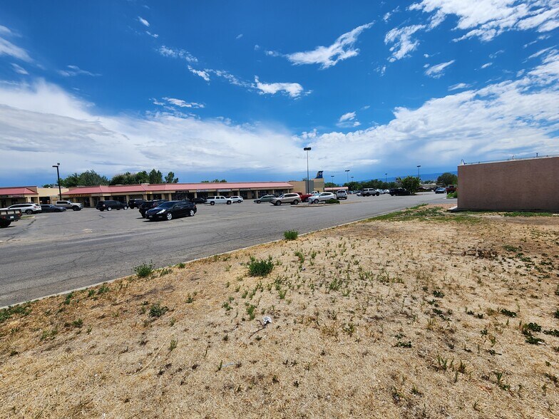 More Photos Of 3235 I-70 Business Loop, Clifton Freestanding For Lease