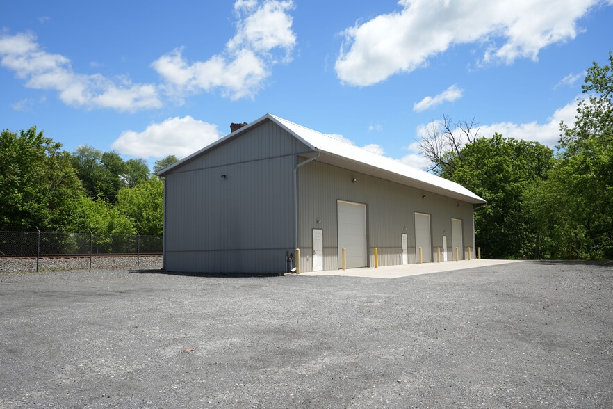 More Photos Of 7757 Woodbine Rd, Woodbine Warehouse For Lease