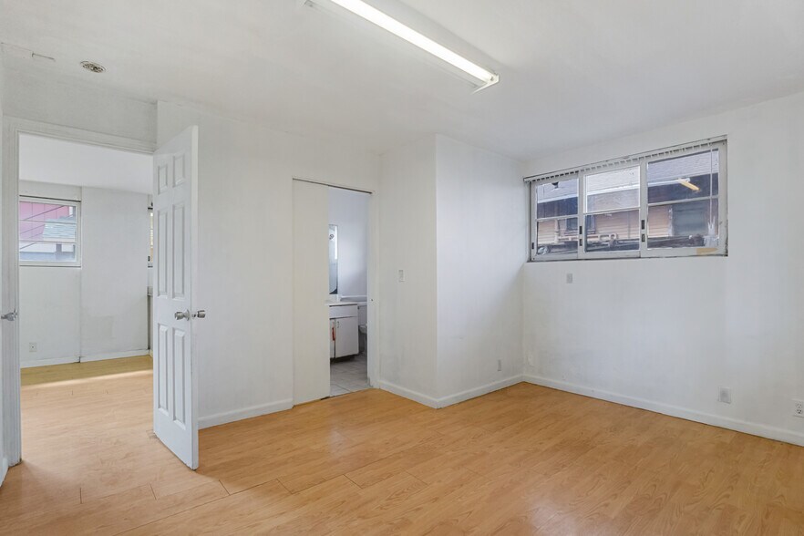 More Photos Of 932 Waiakamilo Rd, Honolulu Apartments For Sale