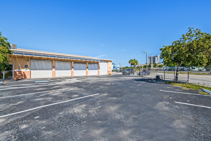 More Photos Of 700-704 N Andrews Ave, Fort Lauderdale Auto Repair For Lease