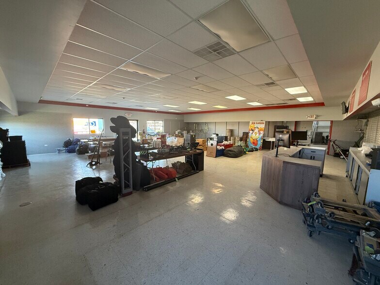 More Photos Of 1262 S Bridge St, Yorkville Service For Sale