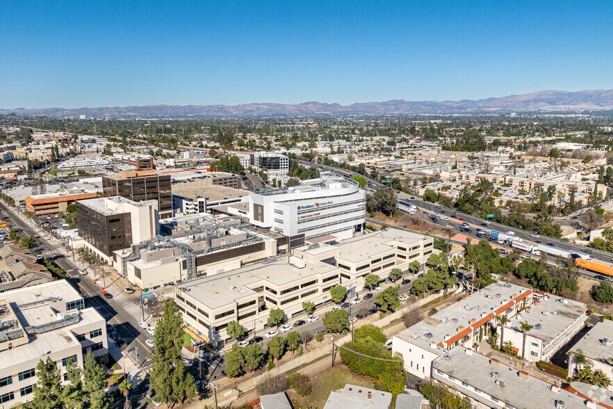 More Photos Of 5525 Etiwanda Ave, Tarzana Medical For Lease