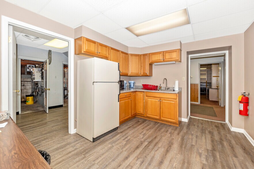 More Photos Of 61 W Lee St, Hagerstown Warehouse For Sale