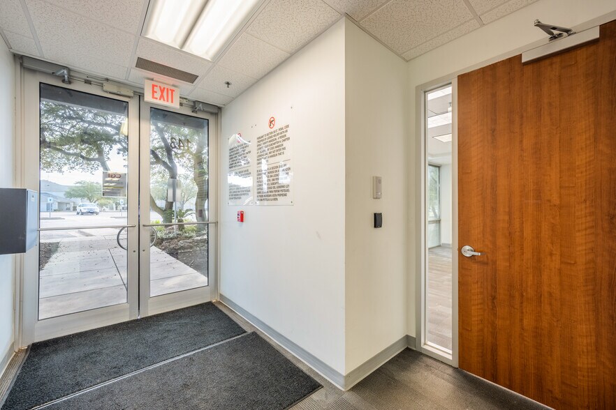 More Photos Of 5555 Northwest Pky, San Antonio Office For Lease