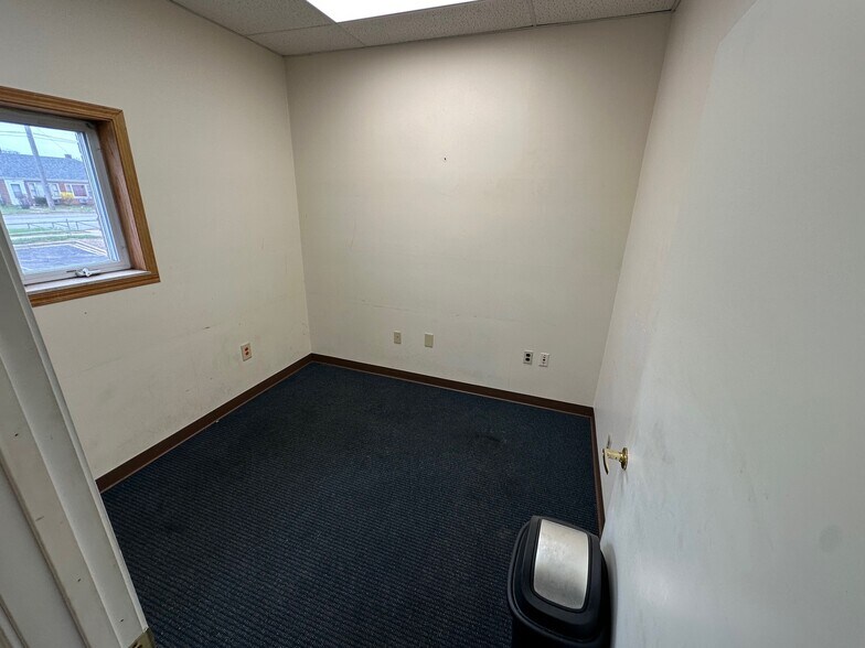 More Photos Of 7620 165th st, Hammond Storefront For Lease