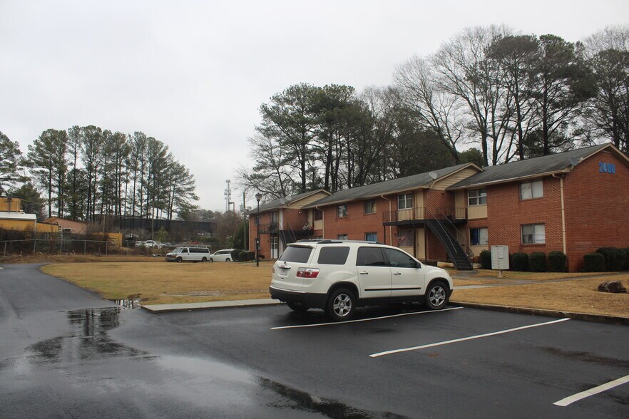 More Photos Of 2400 Beverly Hills Dr, Atlanta Apartments For Sale