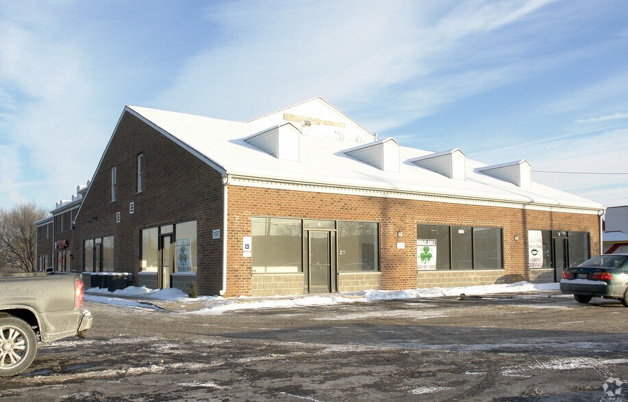 More Photos Of 1187 N Farnsworth Ave, Aurora Storefront Retail Residential For Lease