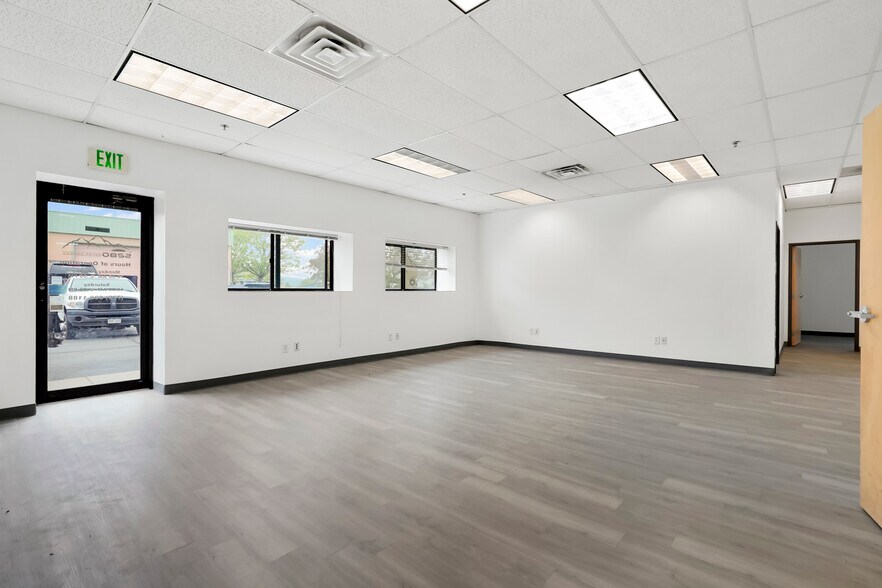 More Photos Of 1740 Skyway Dr, Longmont Warehouse For Lease