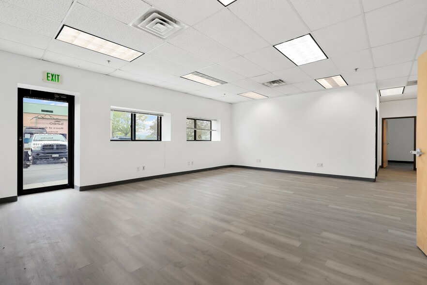 More Photos Of 1740 Skyway Dr, Longmont Warehouse For Sale
