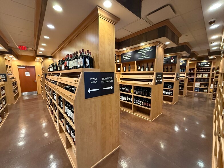 More Photos Of 9620 Old Johnnycake Ridge Rd, Mentor Restaurant For Lease