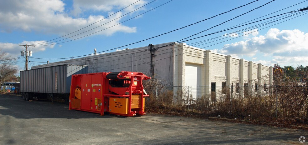 More Photos Of 1545 Ocean Ave, Bohemia Warehouse For Lease