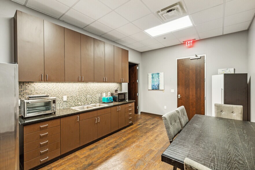 More Photos Of 3915 Mcdermott Rd, Plano Storefront Retail Office For Lease