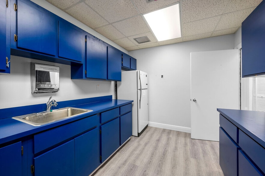 More Photos Of 1801 SE Hillmoor Dr, Port Saint Lucie Medical For Lease