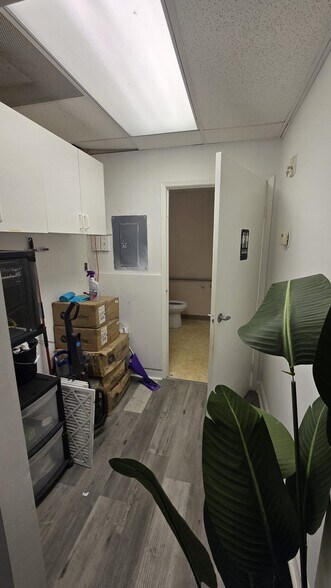 More Photos Of 10002-10192 NW 50th St, Sunrise Light Distribution For Lease