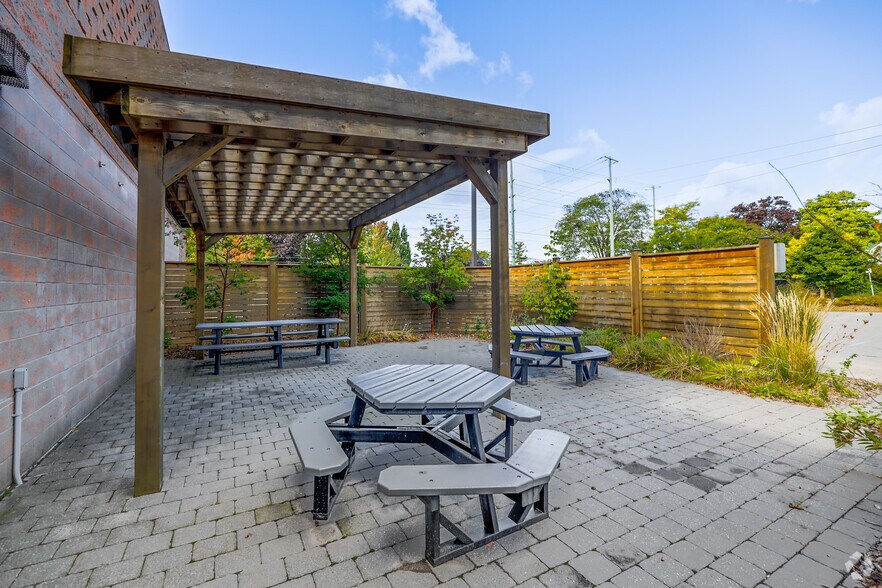 More Photos Of 300 King St S, Whitby Office For Sale