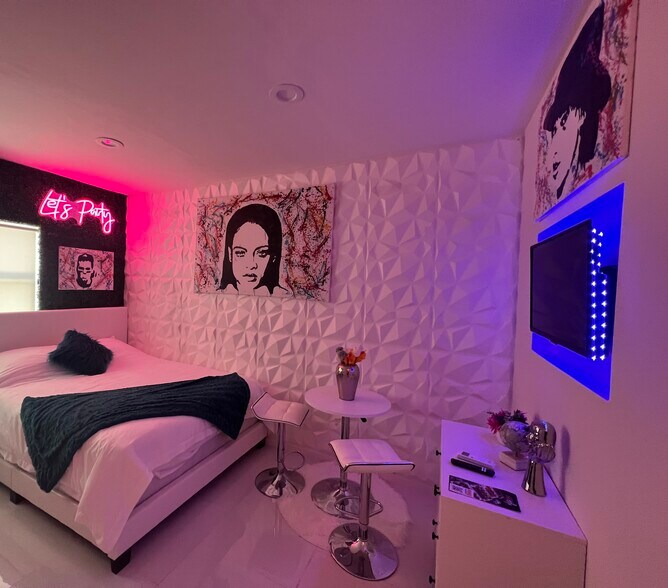 More Photos Of 1829 Fillmore St, Hollywood Hotel For Sale