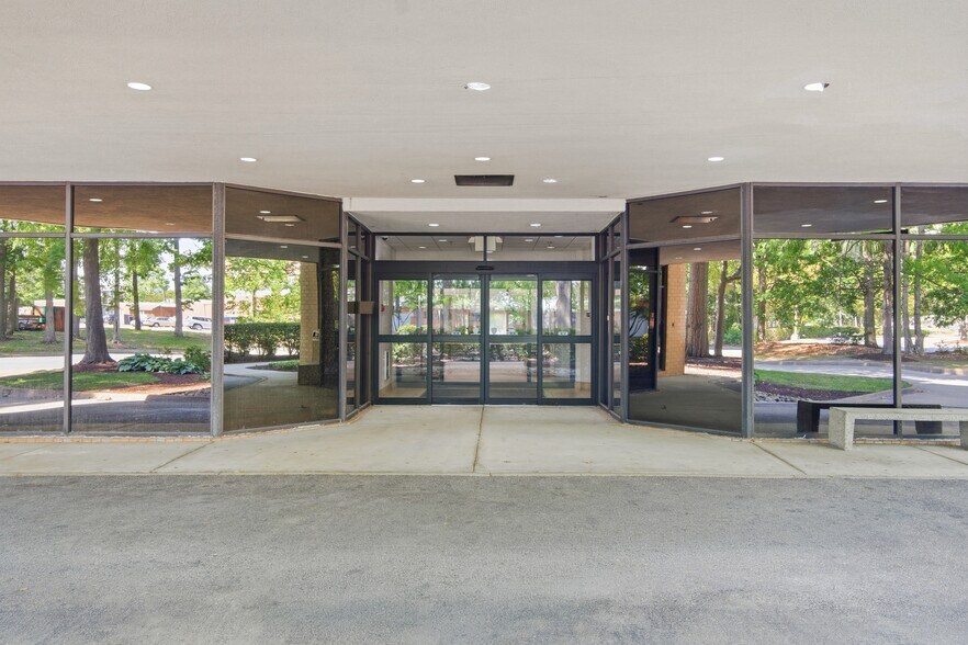 More Photos Of 300 Medical Pky, Chesapeake Medical For Lease