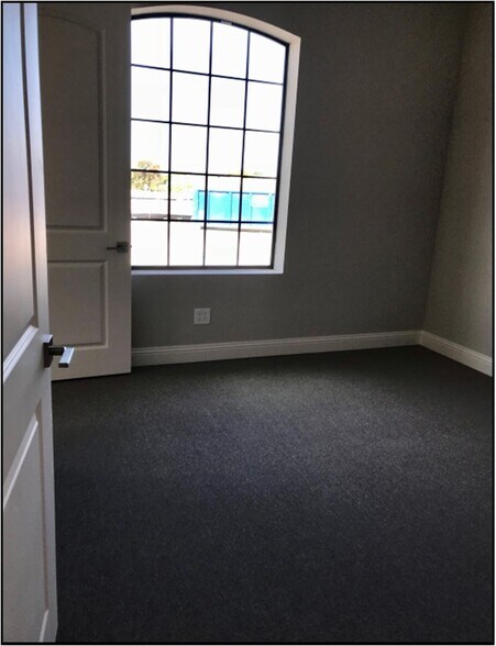 More Photos Of 318 W FM 544, Murphy Medical For Lease