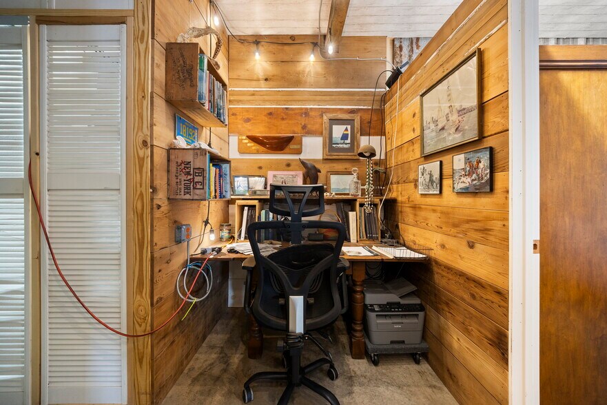 More Photos Of 206 Highway 35 S, Rockport Manufacturing For Sale