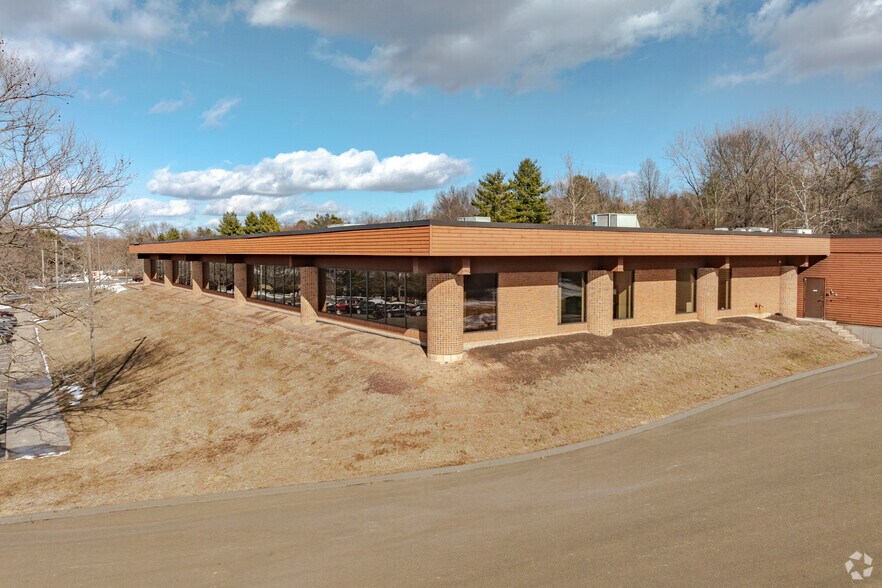 More Photos Of 860 N Main Street Ext, Wallingford Office For Sale