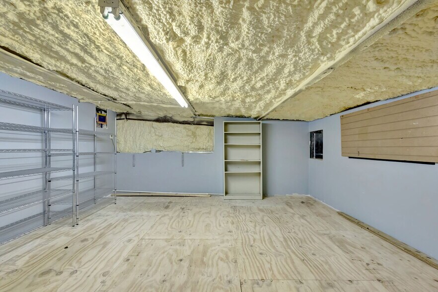 More Photos Of 228 Hibiscus St, Jupiter Light Manufacturing For Sale