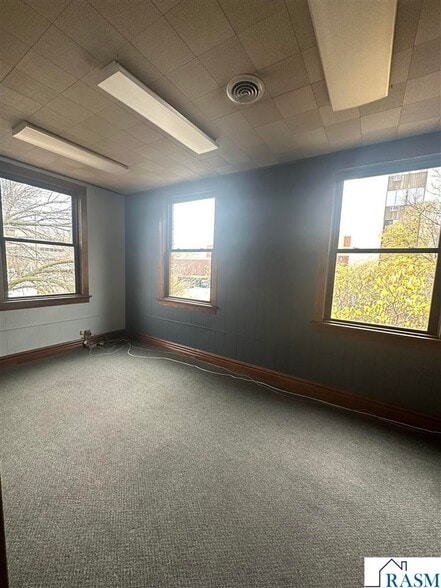 More Photos Of 100-114 E Walnut St, Mankato Office For Lease