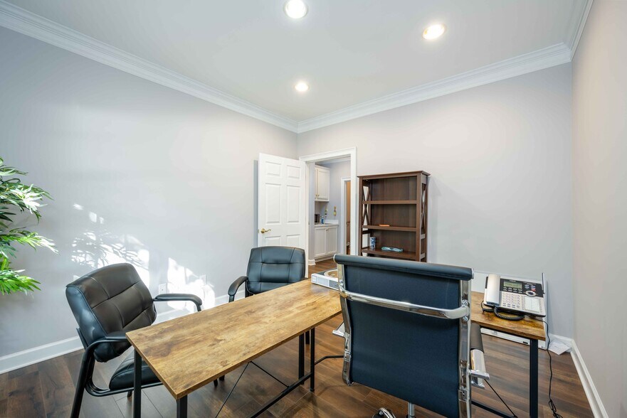 More Photos Of 500 Sun Valley Dr, Roswell Medical For Lease