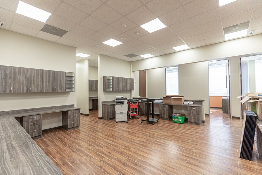 More Photos Of 16422 Stuebner Airline Rd, Spring Medical For Lease