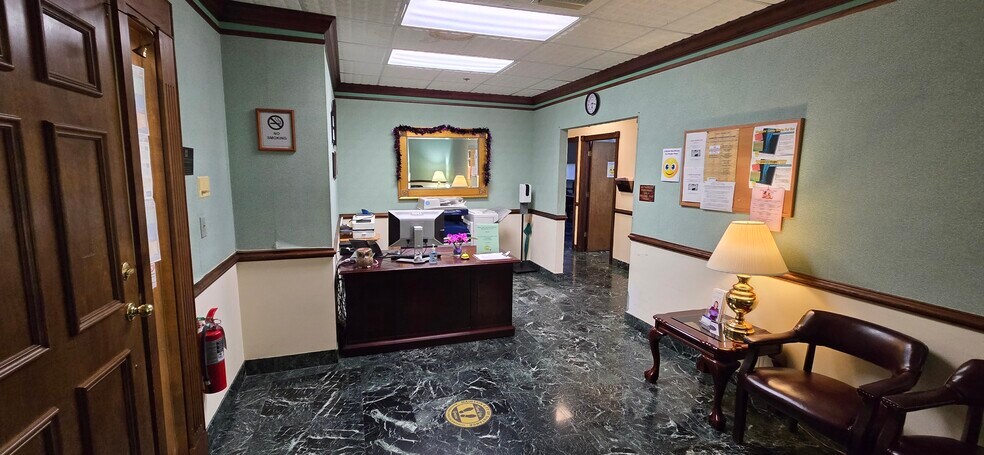 More Photos Of 2375 Tamiami Trl N, Naples Loft Creative Space For Sale