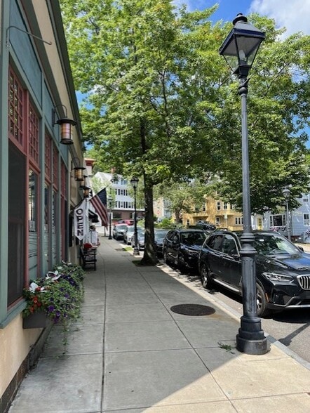 More Photos Of 25 Union St, Manchester Restaurant For Lease