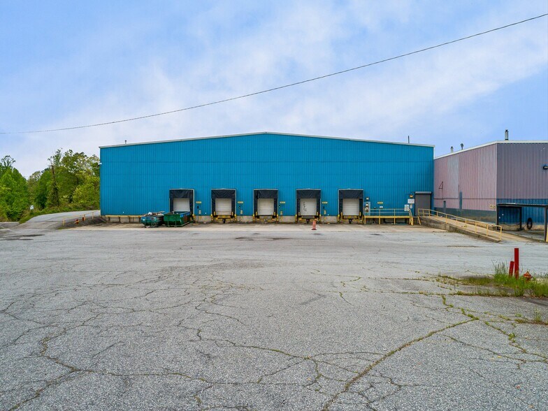 More Photos Of 90 Christ School Rd, Arden Distribution For Lease