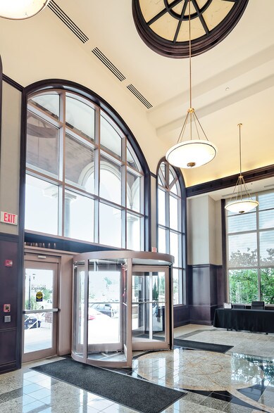 More Photos Of 710 W Roselawn Dr, Rogers Office For Sale