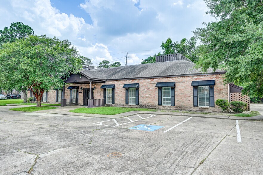 More Photos Of 14721 Pebble Bend Dr, Houston Medical For Lease