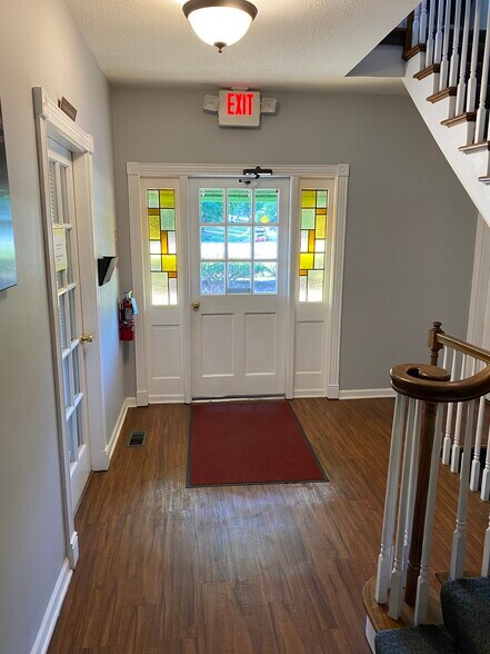 More Photos Of 699 W Woodbine Ave, Kirkwood Office Residential For Lease