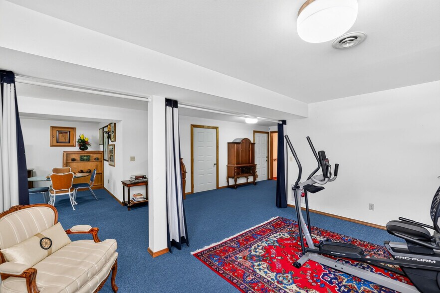 More Photos Of 420-422 Main Street St, Riggins Specialty For Sale