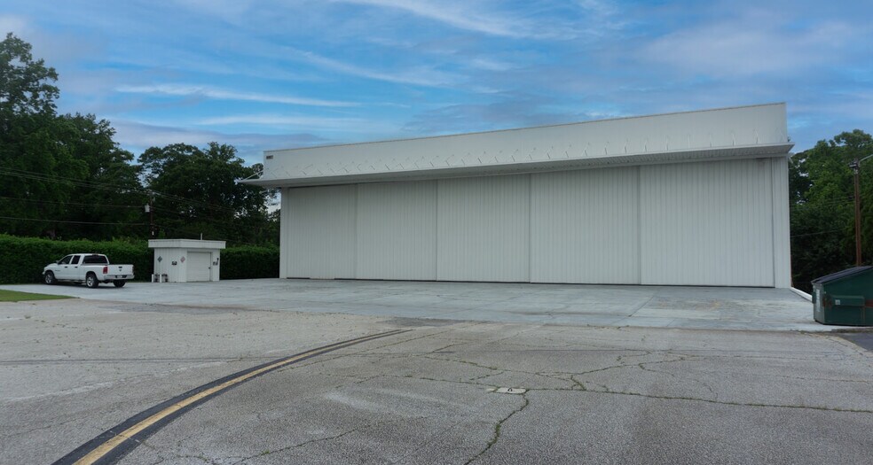 Primary Photo Of 4007 Clairmont Rd, Chamblee Airplane Hangar For Lease