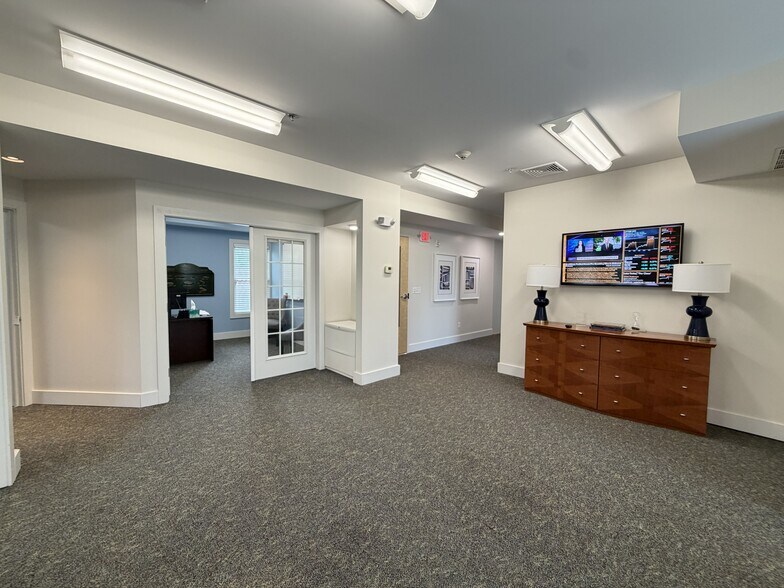 More Photos Of 90 Wall St, Madison Medical For Lease