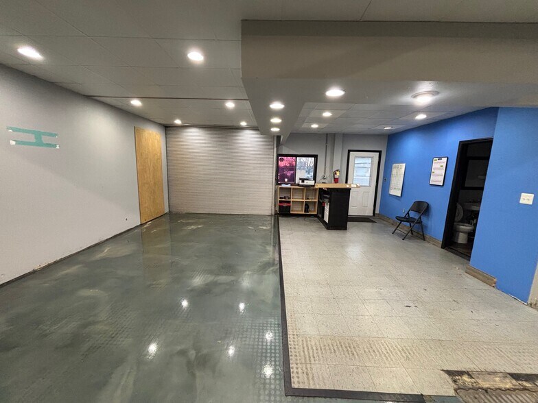 More Photos Of 1115 Lakeview Dr, Franklin Freestanding For Lease