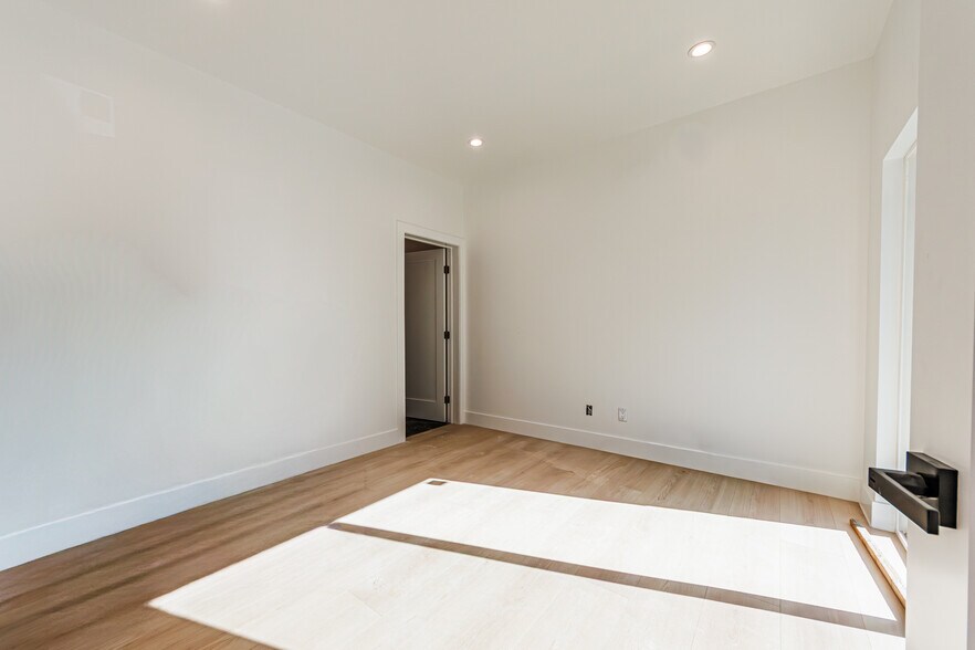 More Photos Of 5209 W 20th St, Los Angeles Multifamily For Sale