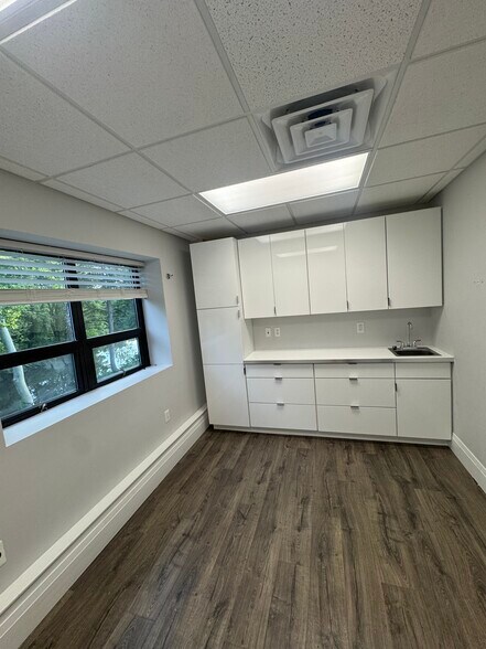 More Photos Of 156 Ramapo Valley Rd, Mahwah Medical For Lease