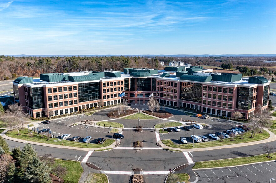 More Photos Of 1 Griffin Rd N, Windsor Office For Sale