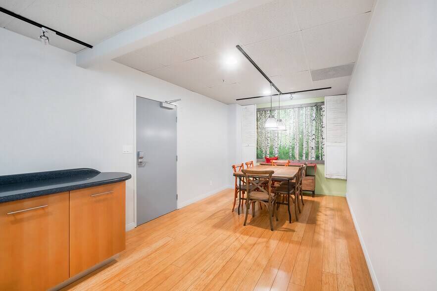 More Photos Of 400 S Victory Blvd, Burbank Office For Sale