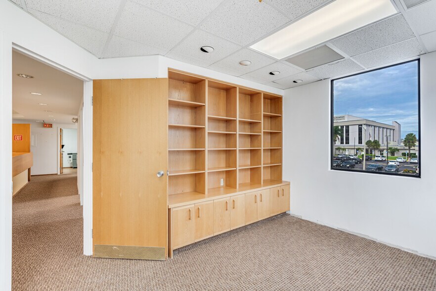 More Photos Of 2525 Harbor Blvd, Port Charlotte Medical For Lease