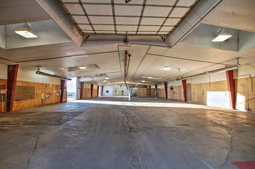 More Photos Of 225 West St, Evanston Light Manufacturing For Sale